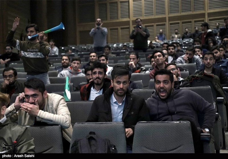 تصاویر: تماشای بازی ایران و انگلیس در دانشگاه بین‌المللی قزوین