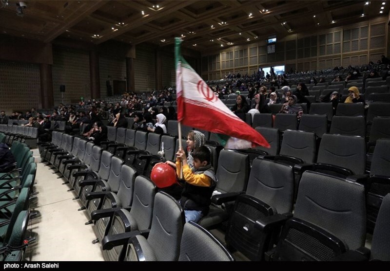تصاویر: تماشای بازی ایران و انگلیس در دانشگاه بین‌المللی قزوین
