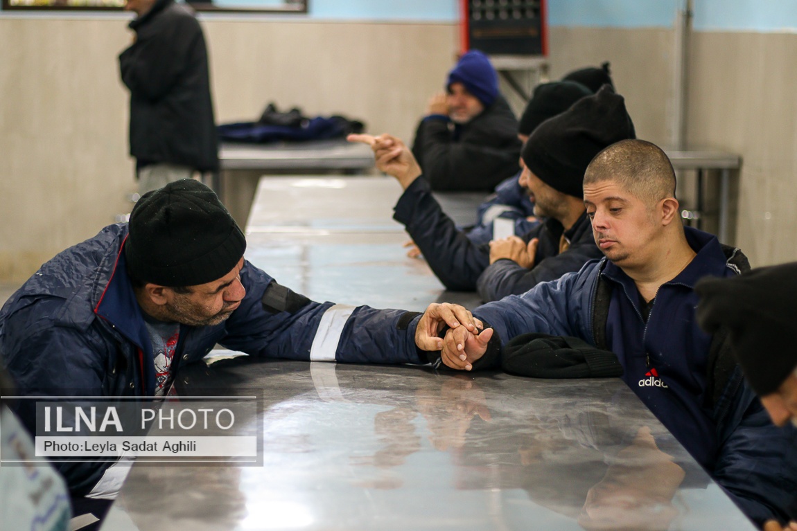 تصاویر: مردانی جامانده در کودکی
