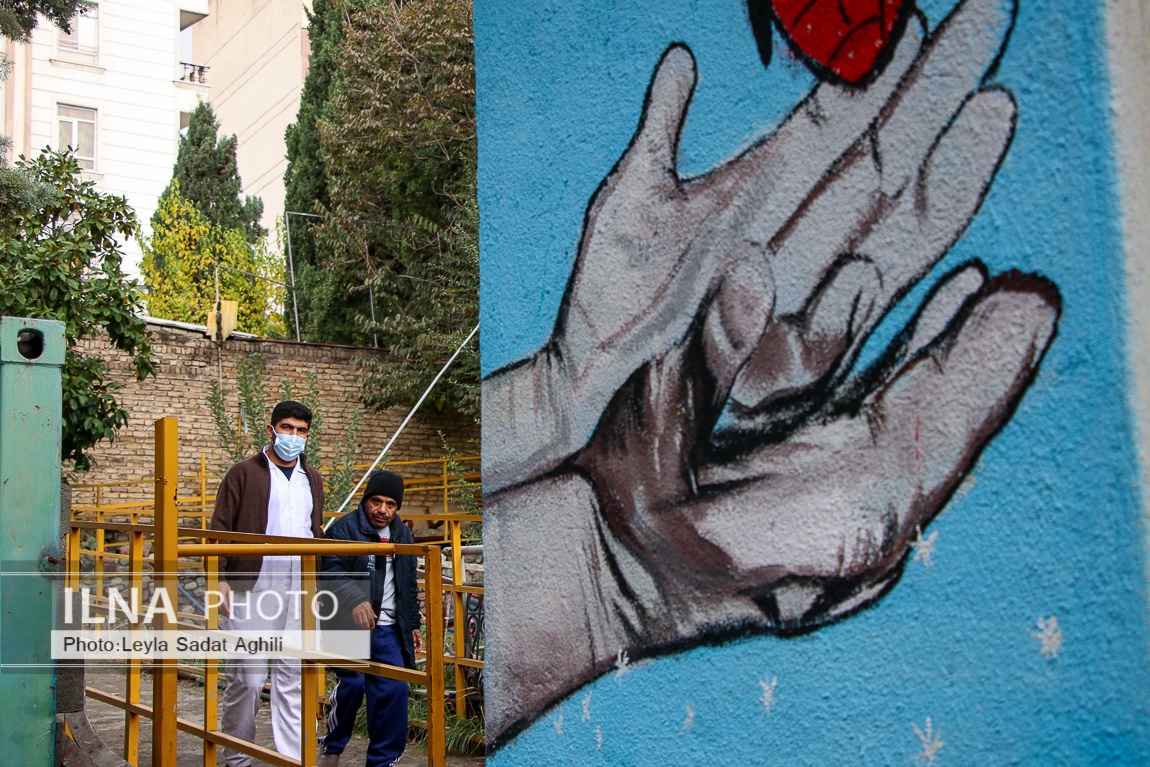 تصاویر: مردانی جامانده در کودکی