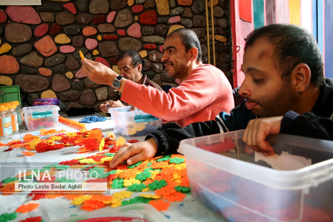تصاویر: مردانی جامانده در کودکی