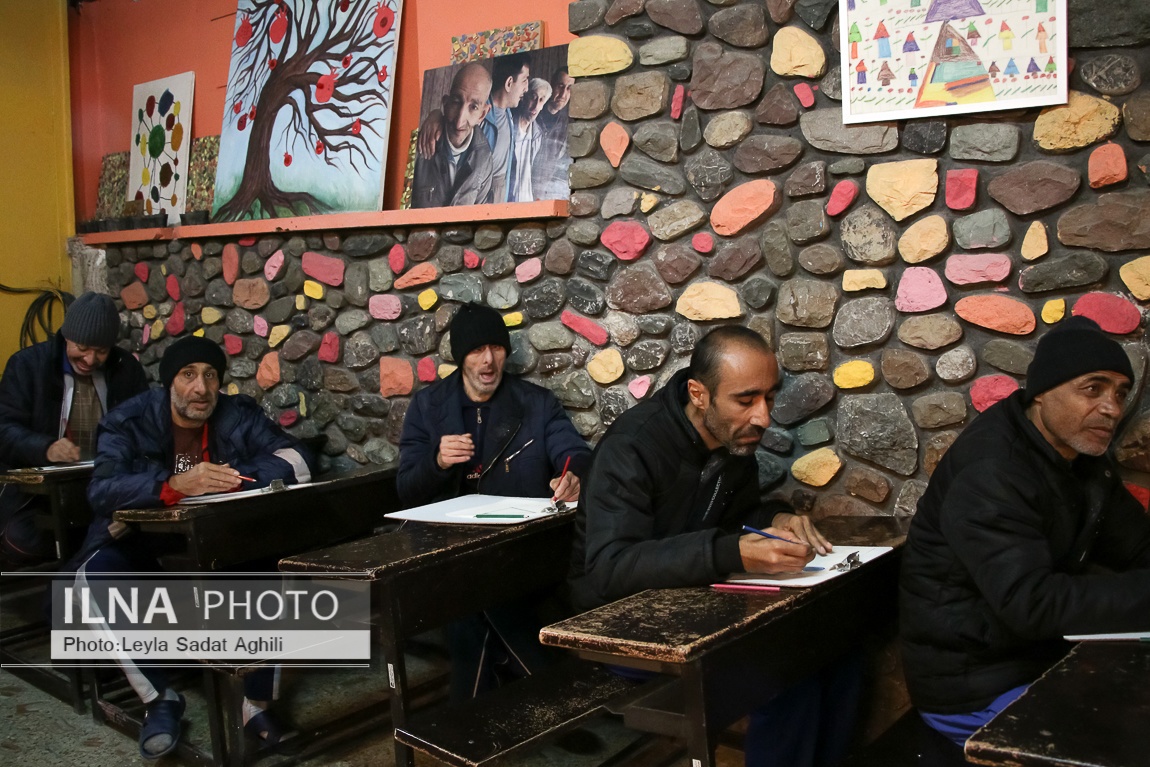 تصاویر: مردانی جامانده در کودکی