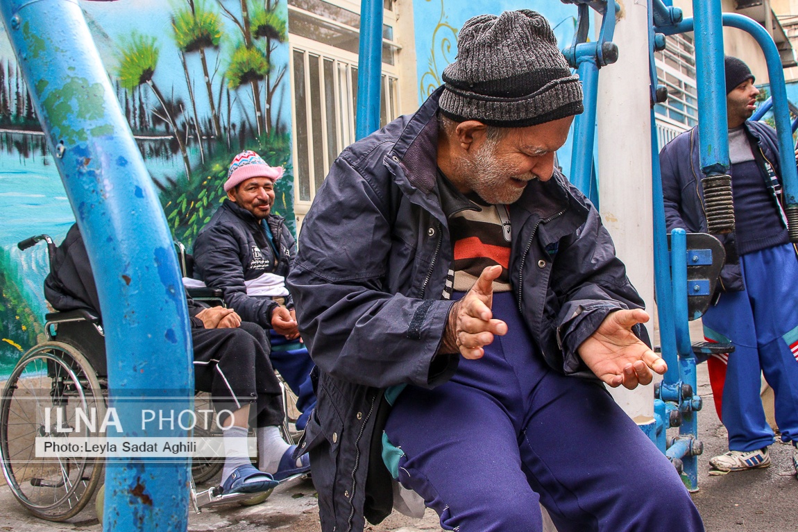 تصاویر: مردانی جامانده در کودکی