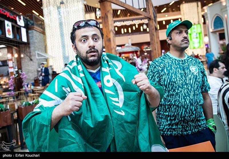 تصاویر: تماشای بازی عربستان و آرژانتین در شهر دوحه