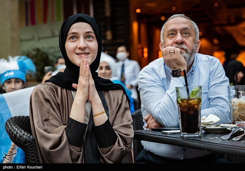 تصاویر: تماشای بازی عربستان و آرژانتین در شهر دوحه