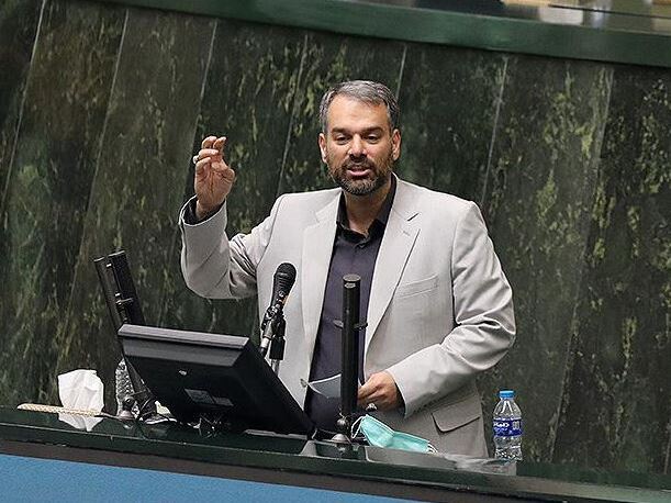 قیمت سمند در ۲۰ مرداد سال گذشته ۲۳۲ میلیون بود، الان ۳۷۵ میلیون شده / اگر کسی با حقوق ۲۰ میلیونی، دو سال پس انداز کند و هیچ چیزی نخورد، به شرط ثابت ماندن قیمت میتواند یک سمند معمولی بخرد قیمت سمند در ۲۰ مرداد سال گذشته ۲۳۲ میلیون بود، الان ۳۷۵ میلیون شده / اگر کسی با حقوق ۲۰ میلیونی، دو سال پس انداز کند و هیچ چیزی نخورد، به شرط ثابت ماندن قیمت میتواند یک سمند معمولی بخرد