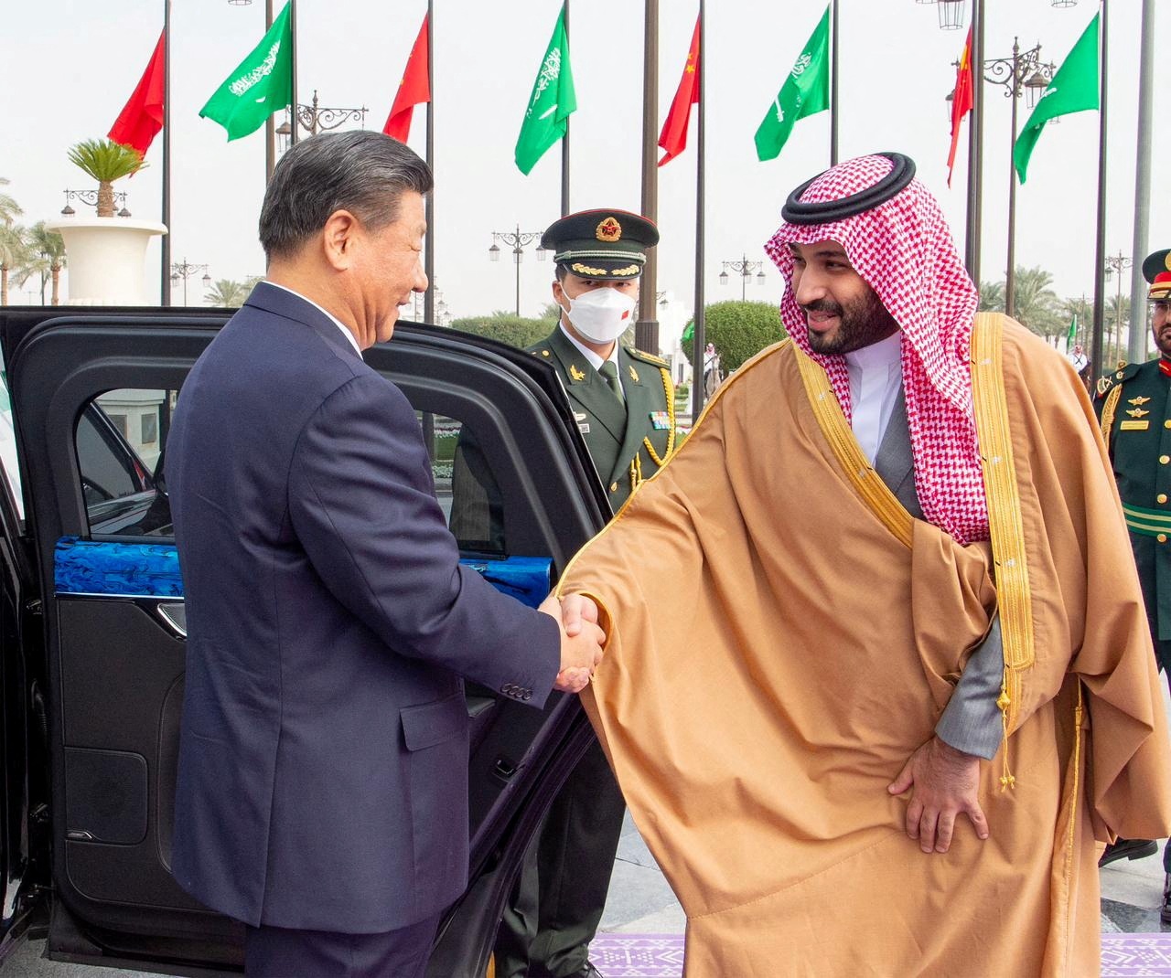 چرخش چین از ایران به سمت بن سلمان / سود سرمایه گذاران چینی در عربستان بیش از ایران بوده / فعالان اقتصادی چین همچنان نگران تحریم شدن به خاطر تهران هستند / عدم احیای برجام منافع توافق ۲۵ ساله چین و ایران را به تاخیر انداخته است چرخش چین از ایران به سمت بن سلمان / سود سرمایه گذاران چینی در عربستان بیش از ایران بوده / فعالان اقتصادی چین همچنان نگران تحریم شدن به خاطر تهران هستند / عدم احیای برجام منافع توافق ۲۵ ساله چین و ایران را به تاخیر انداخته است