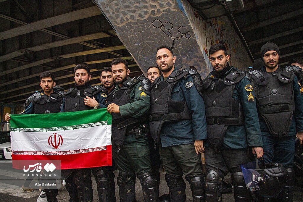 تصاویر:  شادی نیروهای یگان ویژه پس از برد تیم ملی