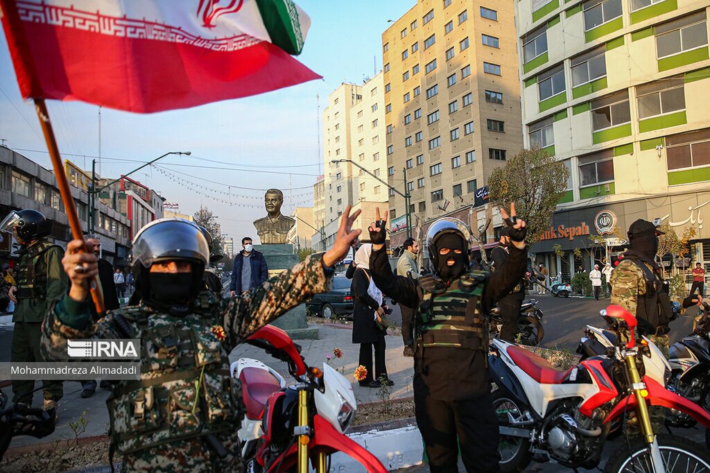 تصاویر:  شادی نیروهای یگان ویژه پس از برد تیم ملی