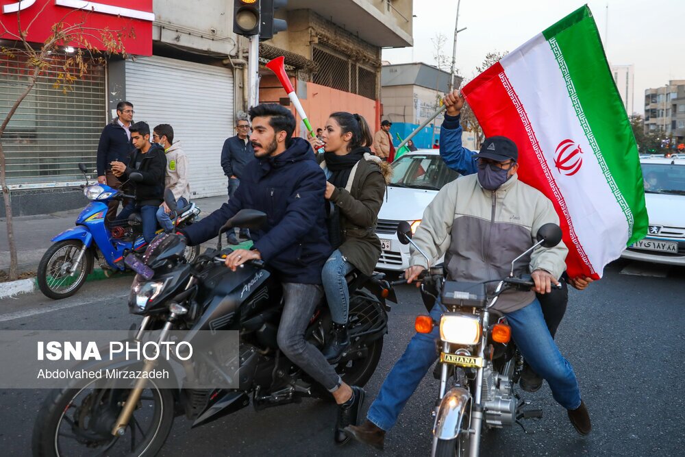 تصاویر: شادی مردم تهران پس از پیروزی ایران مقابل ولز