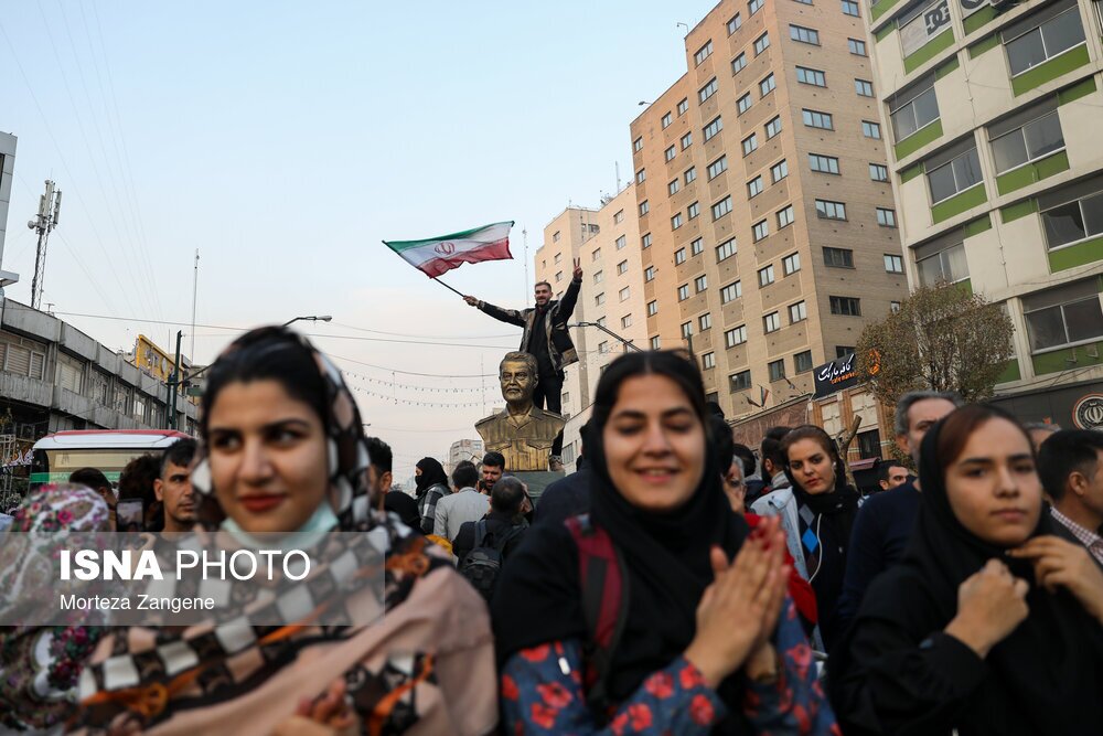 تصاویر: شادی مردم تهران پس از پیروزی ایران مقابل ولز