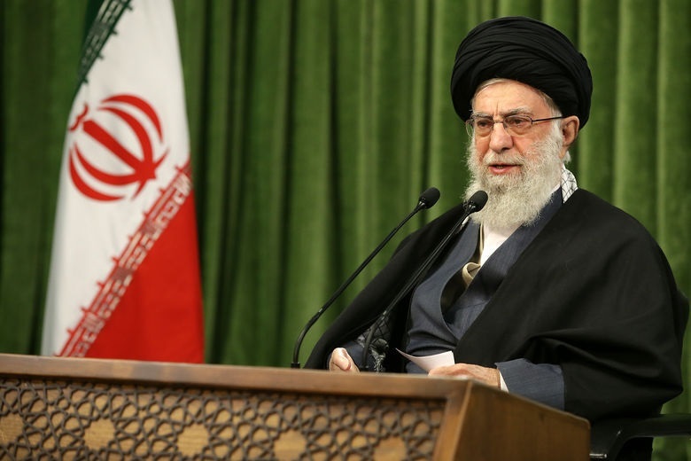 ویدیو / رهبر معظم انقلاب: تنها چیزی که مشکل ما را با آمریکا حل میکند «باج دادن» است آن هم نه یکبار؛ به دفعات مختلف / اول میگویند بساط هستهای را جمع کنید، بعد میگویند قانون اساسی را عوض کنید، بعد میگویند شورای نگهبان را بردارید ویدیو / رهبر معظم انقلاب: تنها چیزی که مشکل ما را با آمریکا حل میکند «باج دادن» است آن هم نه یکبار؛ به دفعات مختلف / اول میگویند بساط هستهای را جمع کنید، بعد میگویند قانون اساسی را عوض کنید، بعد میگویند شورای نگهبان را بردارید