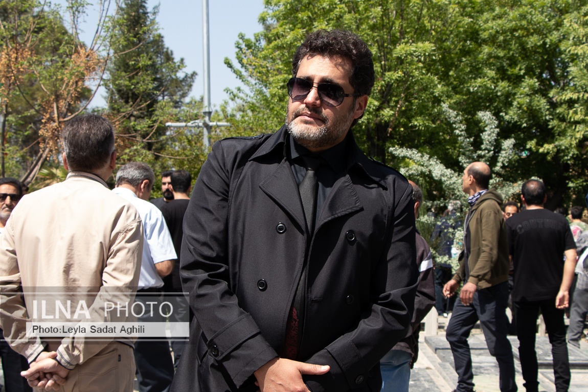 تصاویر: مراسم تشییع و تدفین پیکر زنده یاد کیومرث پوراحمد