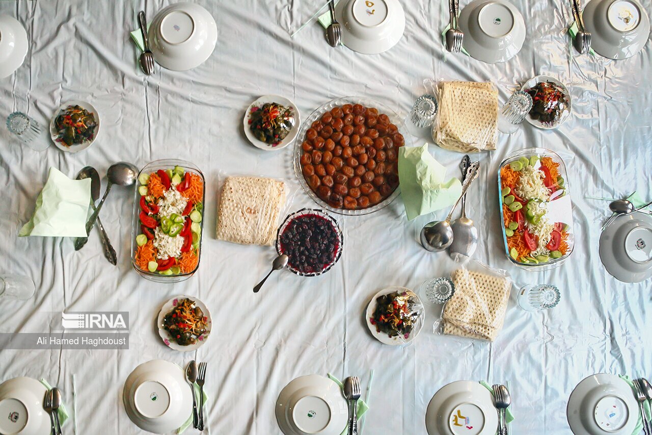 تصاویر: سفره‌های سنتی افطار