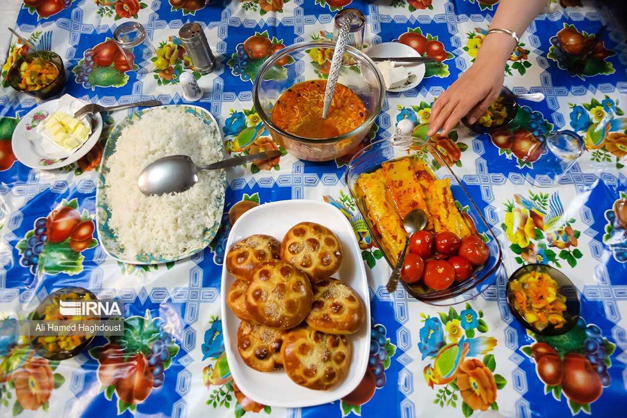 تصاویر: سفره‌های سنتی افطار