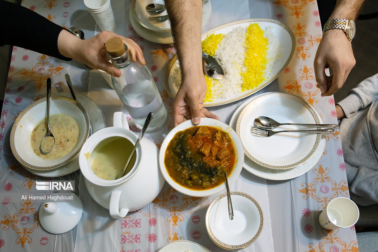 تصاویر: سفره‌های سنتی افطار