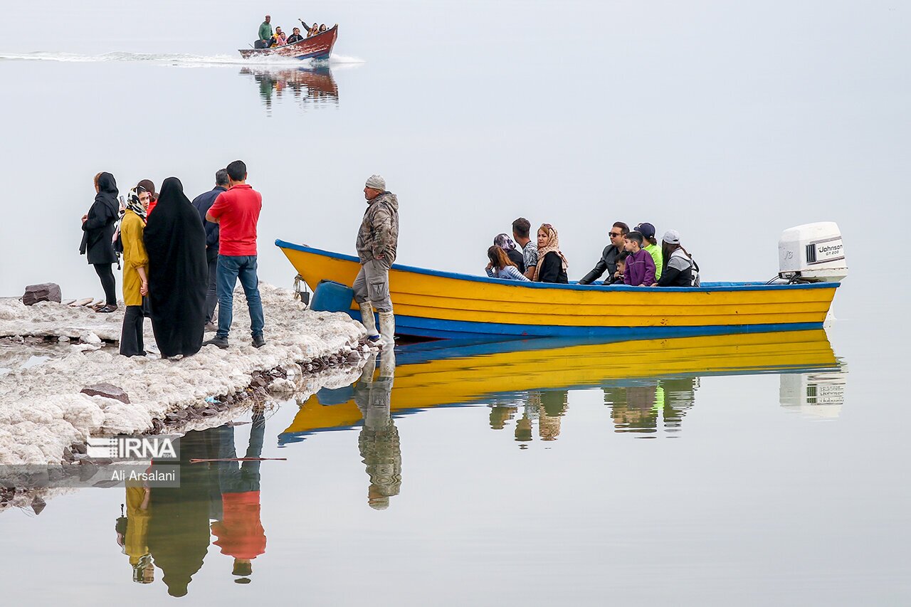 تصاویر: گردشگران نوروزی در دریاچه ارومیه