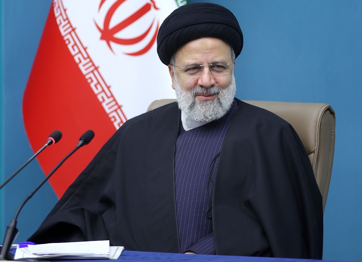 رئیسی: دولت از حضور سلایق مختلف در مجلس نگران نیست / این دولت برخلاف برخی دیگر که ادعای مدارا داشتهاند، سعه صدر بالایی در برابر انتقادات داشته است / اکتفا کردن به تکرار اخبار مفاسد، بیفایده و موجب سرخوردگی و ناامیدی مردم و افکار عمومی است / از نظر دولت همه افراد دارای صلاحیت هستند، مگر اینکه دلیل متقنی بر عدم صلاحیت وجود داشته باشد رئیسی: دولت از حضور سلایق مختلف در مجلس نگران نیست / این دولت برخلاف برخی دیگر که ادعای مدارا داشتهاند، سعه صدر بالایی در برابر انتقادات داشته است / اکتفا کردن به تکرار اخبار مفاسد، بیفایده و موجب سرخوردگی و ناامیدی مردم و افکار عمومی است / از نظر دولت همه افراد دارای صلاحیت هستند، مگر اینکه دلیل متقنی بر عدم صلاحیت وجود داشته باشد