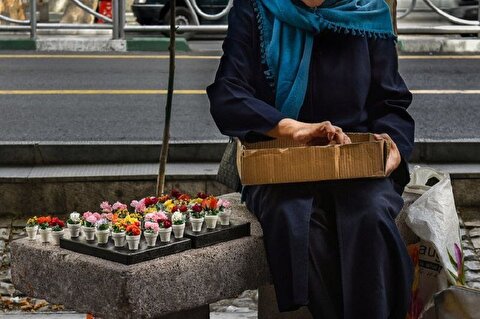 تکاپوی معاش در بساط زنان دستفروش تکاپوی معاش در بساط زنان دستفروش