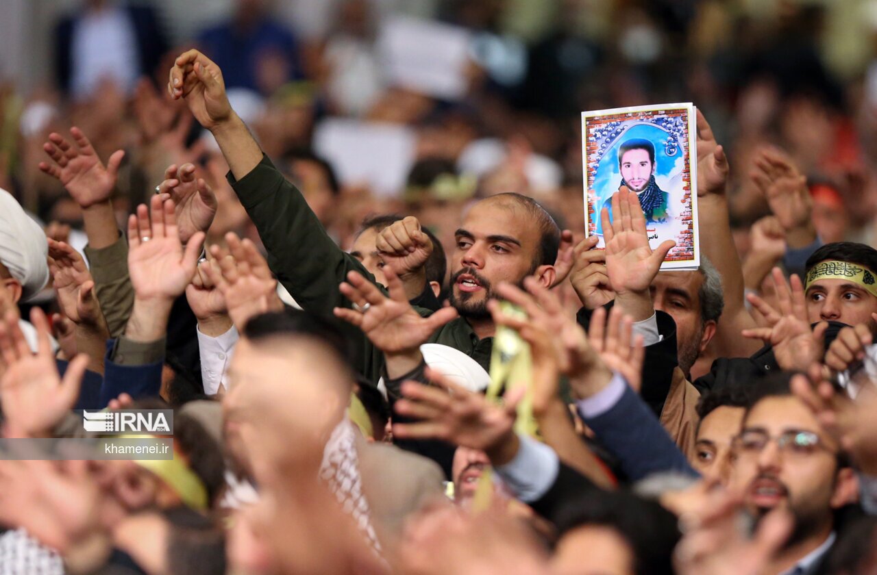تصاویر: دیدار مردم کرمان و خوزستان با رهبر انقلاب