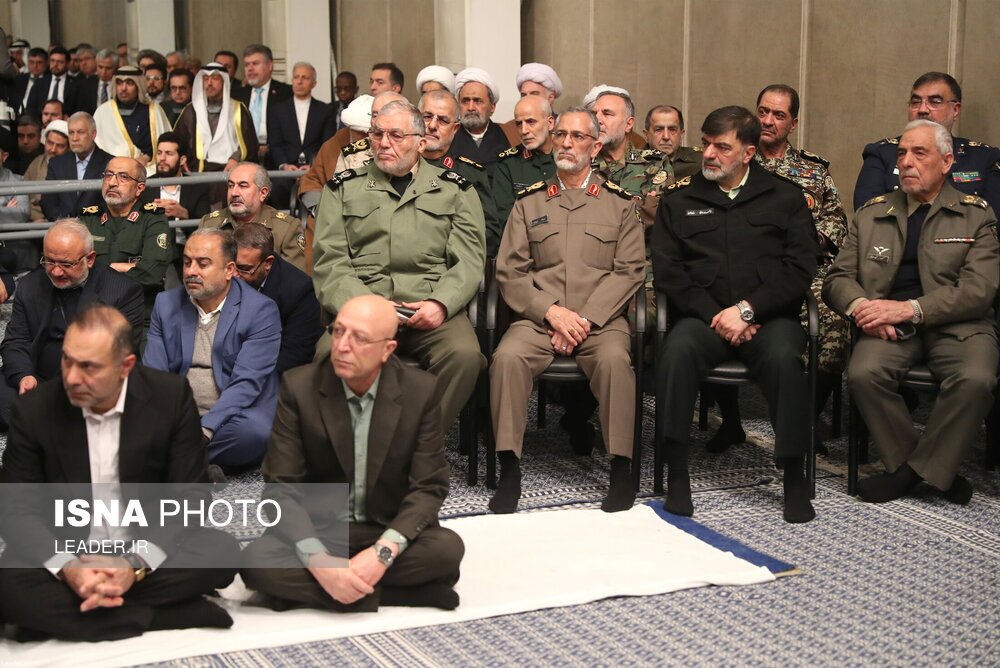 تصاویر: دیدار مسئولان نظام و سفرای کشورهای اسلامی با مقام معظم رهبری
