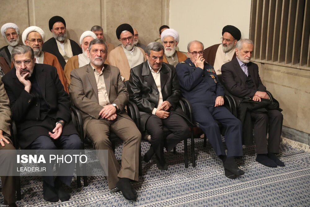 تصاویر: دیدار مسئولان نظام و سفرای کشورهای اسلامی با مقام معظم رهبری