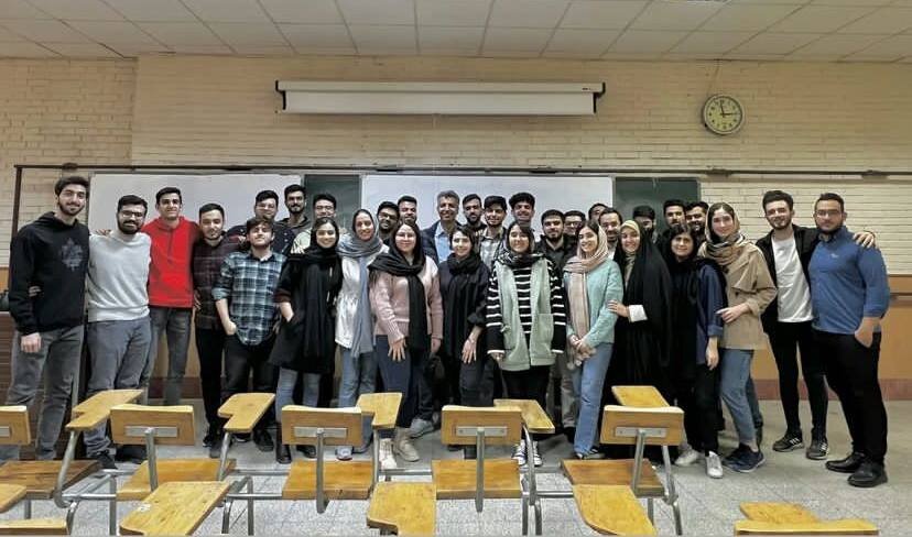 عادل فردوسی‌پور و شاگردانش در دانشگاه شریف