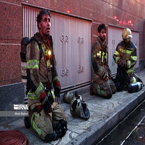 تصاویر: آتش سوزی در خیابان کریمخان