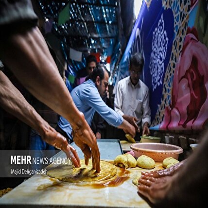 تصاویر: پخت نان سنتی «لتیرُگ» در اردکان یزد