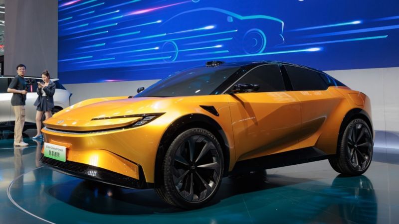 جهان خودرو؛ رونمایی از آخرین مدل بنزینی بنز کلاس E