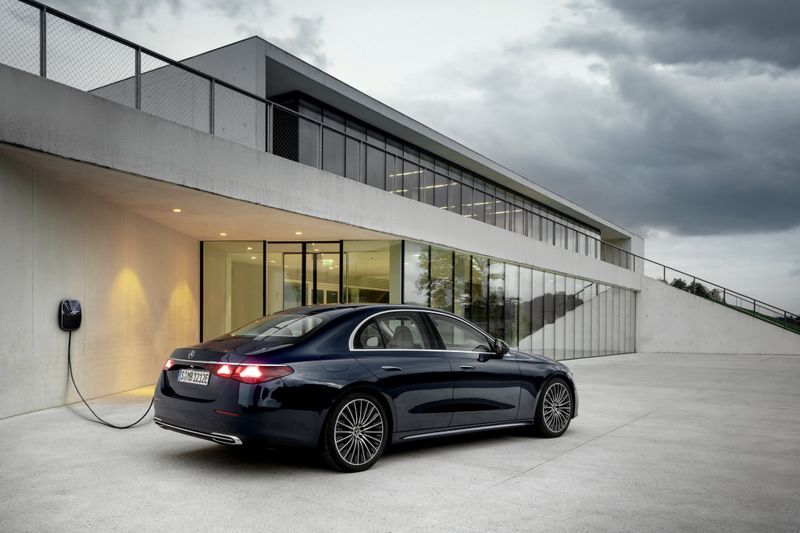 جهان خودرو؛ رونمایی از آخرین مدل بنزینی بنز کلاس E