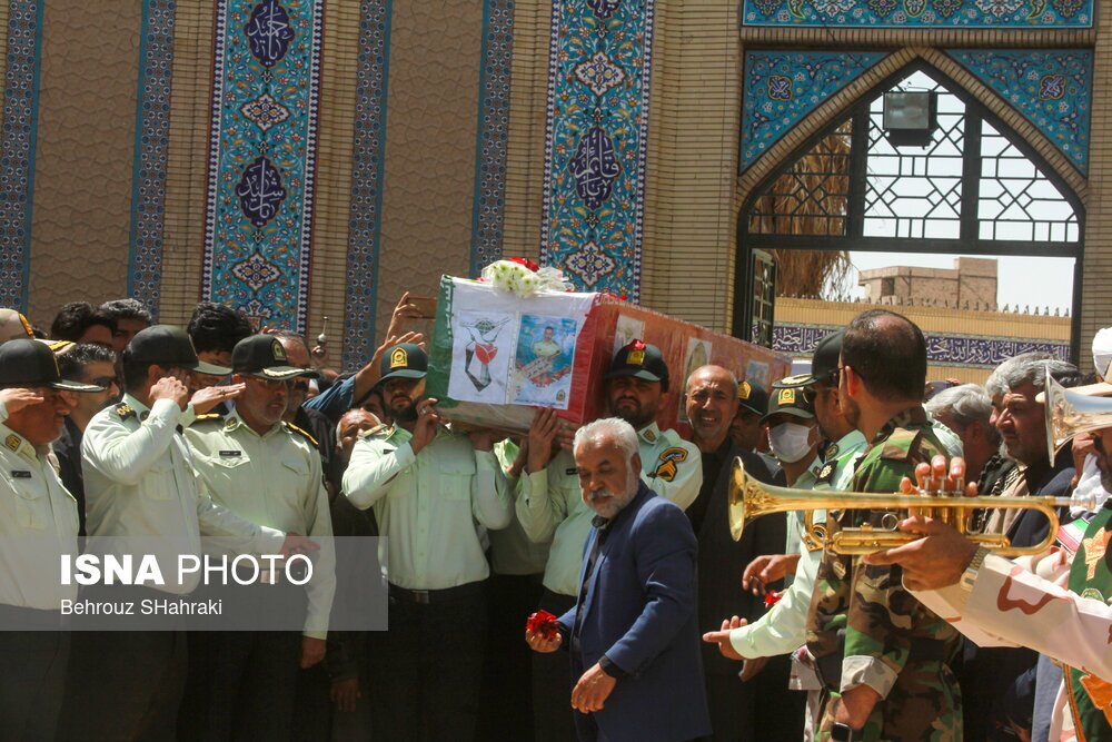 تصاویر: تشییع پیکر شهید سرهنگ علیرضا شهرکی و همسرش - زابل