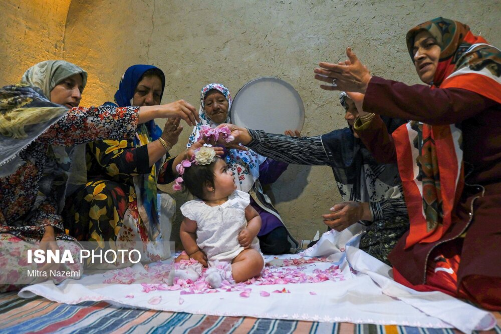 تصاویر: آیین سنتی گل غلتان نوزادان امیریه دامغان