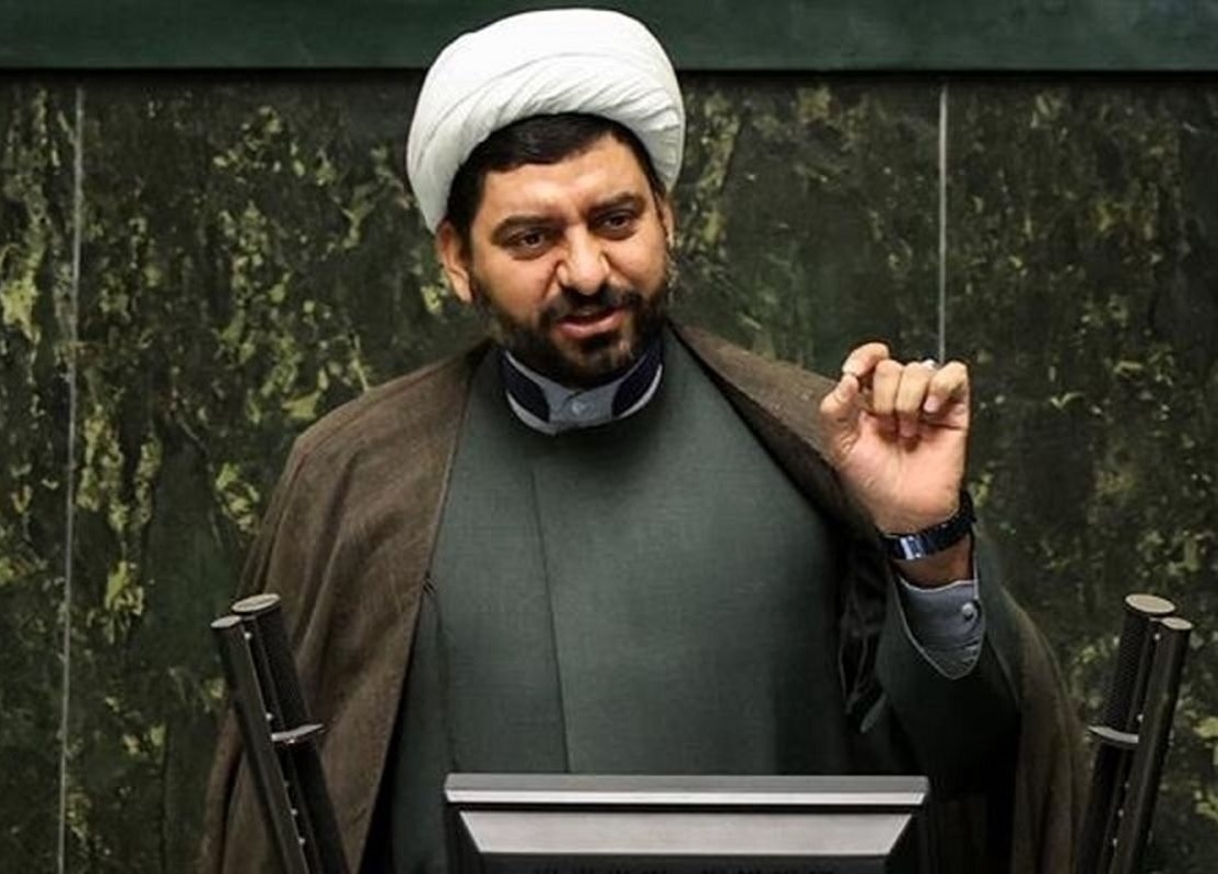 آزادی خواه، نماینده مجلس درباره ماجرای خودروهای شاسی بلند: شفافیت محدود کارایی ندارد؛ اعلام کنند که نهادهای دولتی هم خودروی خارج از نوبت تحویل گرفته اند یا خیر؟ / بازرس ویژه رئیس جمهور، ذهنها را علیه نمایندگان مشوش کرده / به جای مصاحبه و تشویش افکار مردم، ارائه کند / برای احیای حیثیت خودش میگویم که فهرست را ارائه کند و بگوید دریافت خودرو در قبال پس گرفتن امضا بوده یا خیر؟ آزادی خواه، نماینده مجلس درباره ماجرای خودروهای شاسی بلند: شفافیت محدود کارایی ندارد؛ اعلام کنند که نهادهای دولتی هم خودروی خارج از نوبت تحویل گرفته اند یا خیر؟ / بازرس ویژه رئیس جمهور، ذهنها را علیه نمایندگان مشوش کرده / به جای مصاحبه و تشویش افکار مردم، ارائه کند / برای احیای حیثیت خودش میگویم که فهرست را ارائه کند و بگوید دریافت خودرو در قبال پس گرفتن امضا بوده یا خیر؟