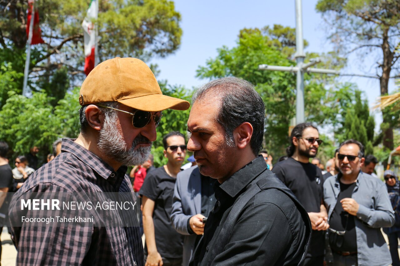 تصاویر: مراسم خاکسپاری حسین زمان