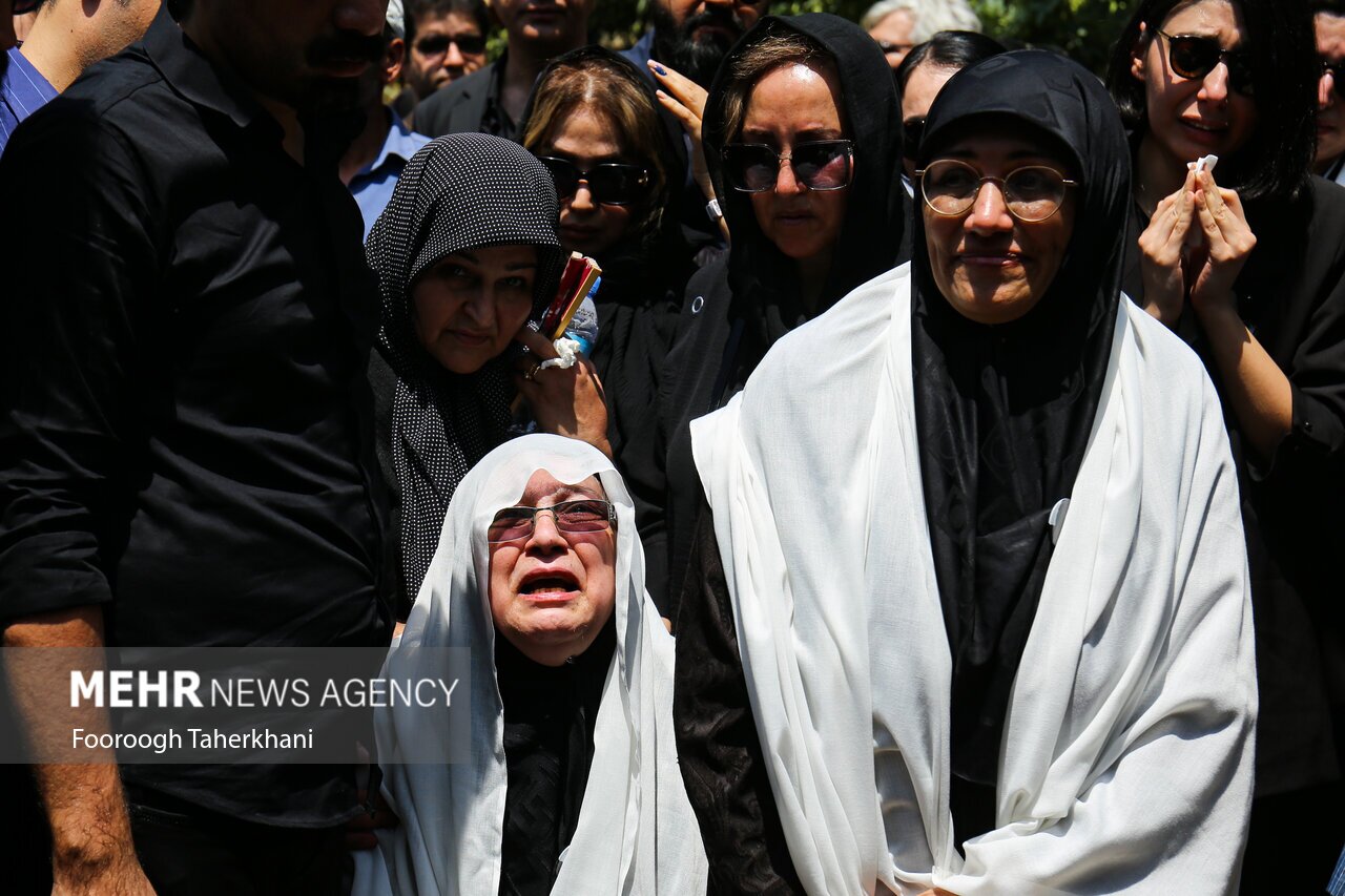 تصاویر: مراسم خاکسپاری حسین زمان