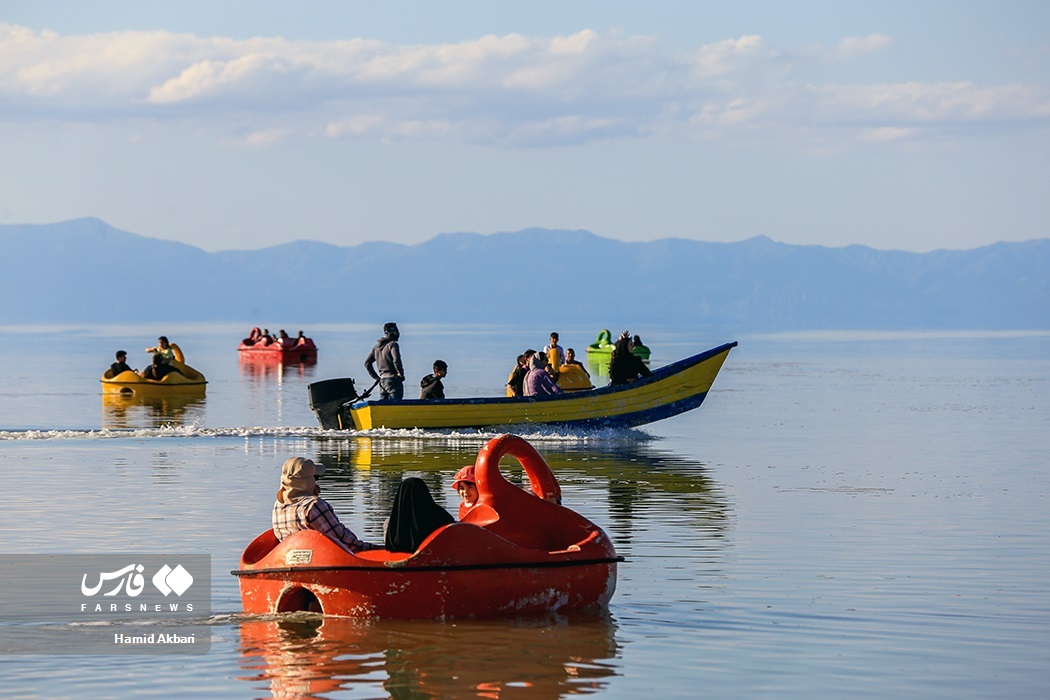 تصاویر: قایق سواری در « دریاچه ارومیه»