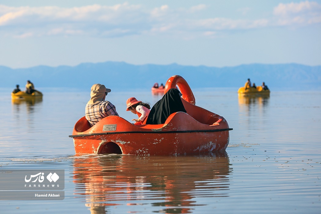 تصاویر: قایق سواری در « دریاچه ارومیه»