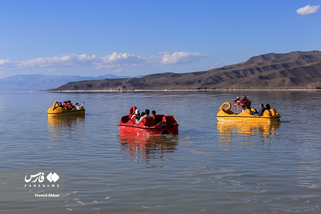 تصاویر: قایق سواری در « دریاچه ارومیه»
