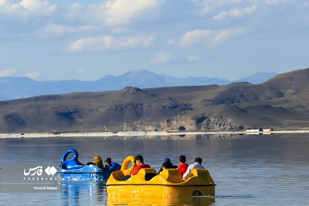 تصاویر: قایق سواری در « دریاچه ارومیه»