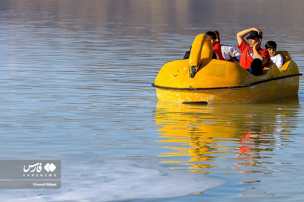 تصاویر: قایق سواری در « دریاچه ارومیه»