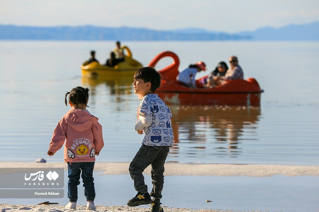 تصاویر: قایق سواری در « دریاچه ارومیه»