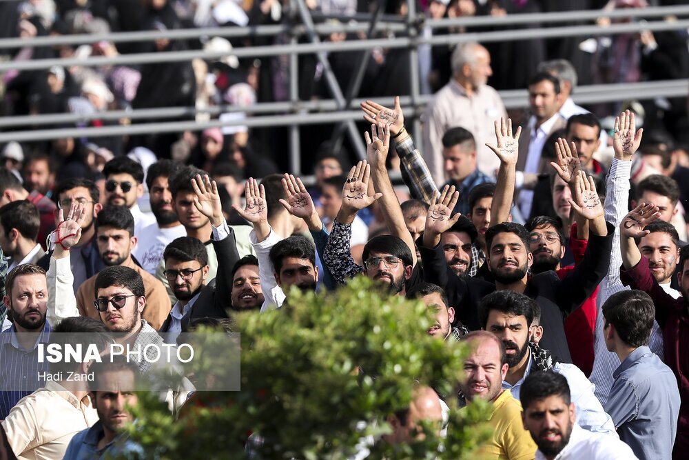 تصاویر: اقامه نماز عید فطر به امامت مقام معظم رهبری