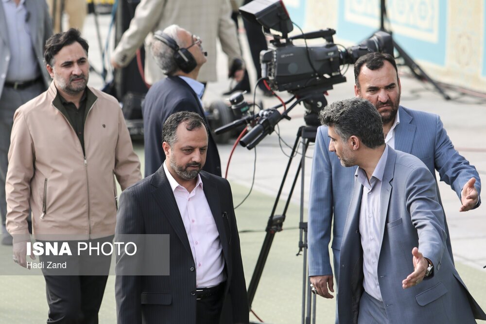 تصاویر: اقامه نماز عید فطر به امامت مقام معظم رهبری