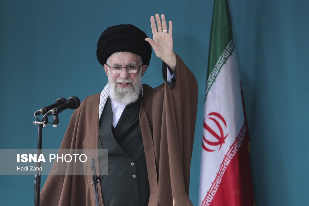 تصاویر: اقامه نماز عید فطر به امامت مقام معظم رهبری