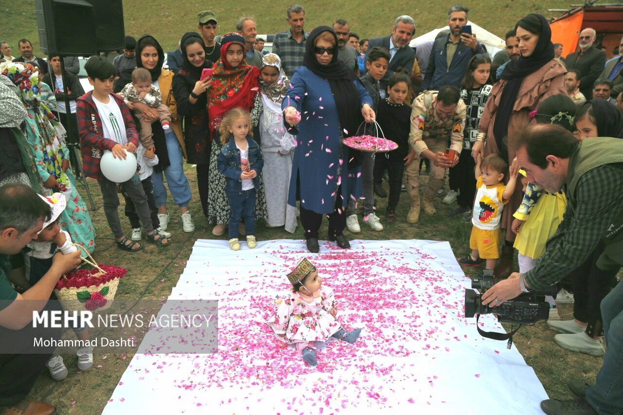 تصاویر: جشنواره گل و گلاب‌گیری شهرستان گرمی