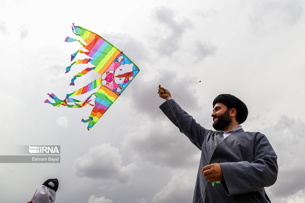 تصاویر: جشنواره باد بادک ها در زنجان