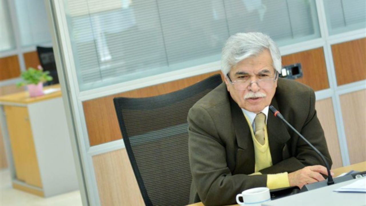 درحالیکه نرخ تورم مواد غذایی وارد مراحل خطرناک شده، آقایان از پیشرفت اقتصادی سخن می گویند / بر طبق ارزیابی ها، شوربختانه بعد از کره شمالی، اریتره و چند کشور دیگر، بدترین وضعیت اقتصادی را داریم / بیش برآورد درآمدهای نفتی باعث کسری بودجه بیشتر و افزایش تورم خواهد شد درحالیکه نرخ تورم مواد غذایی وارد مراحل خطرناک شده، آقایان از پیشرفت اقتصادی سخن می گویند / بر طبق ارزیابی ها، شوربختانه بعد از کره شمالی، اریتره و چند کشور دیگر، بدترین وضعیت اقتصادی را داریم / بیش برآورد درآمدهای نفتی باعث کسری بودجه بیشتر و افزایش تورم خواهد شد