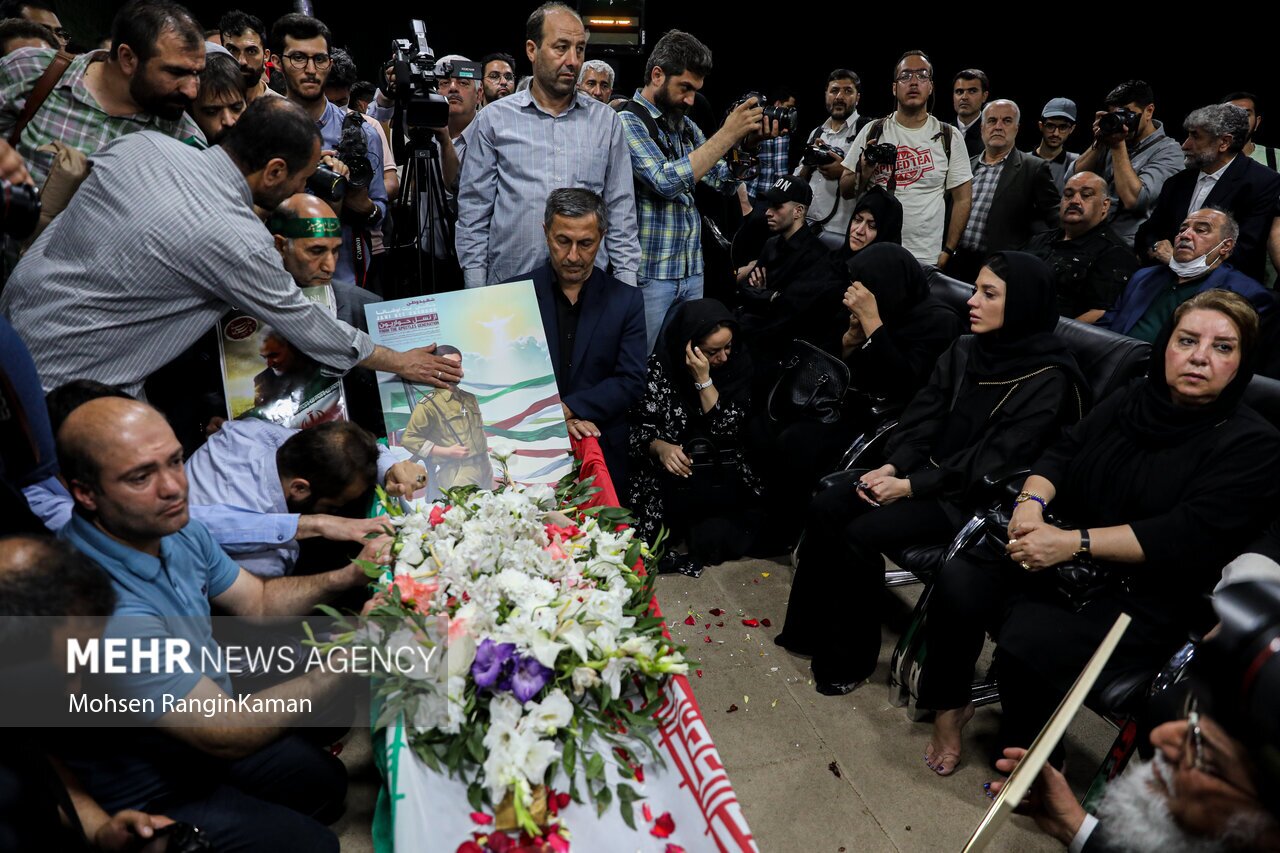 تصاویر: وداع با پیکر شهید جانی بت اوشانا