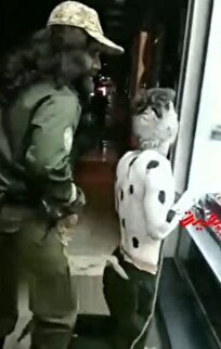 ویدیو /پلیس دو جوان با پوشش و گریم سگ را دستگیر کرد